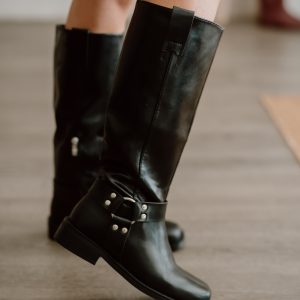 Buckle black boots